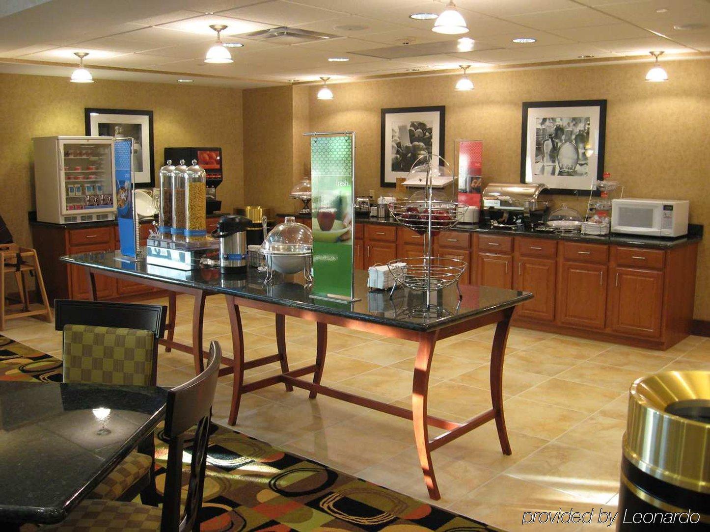 Hampton Inn & Suites Davenport Ristorante foto