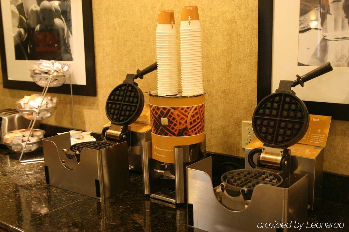 Hampton Inn & Suites Davenport Ristorante foto